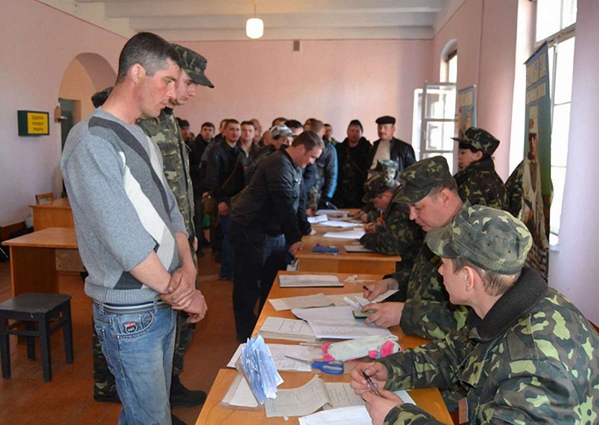 У Генштабі роз'яснили, що означає отримання повістки в військкомат