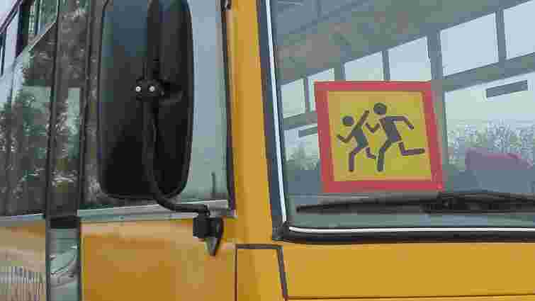На Сумщині вантажівка зіткнулася із шкільним автобусом, 11 дітей травмовані 