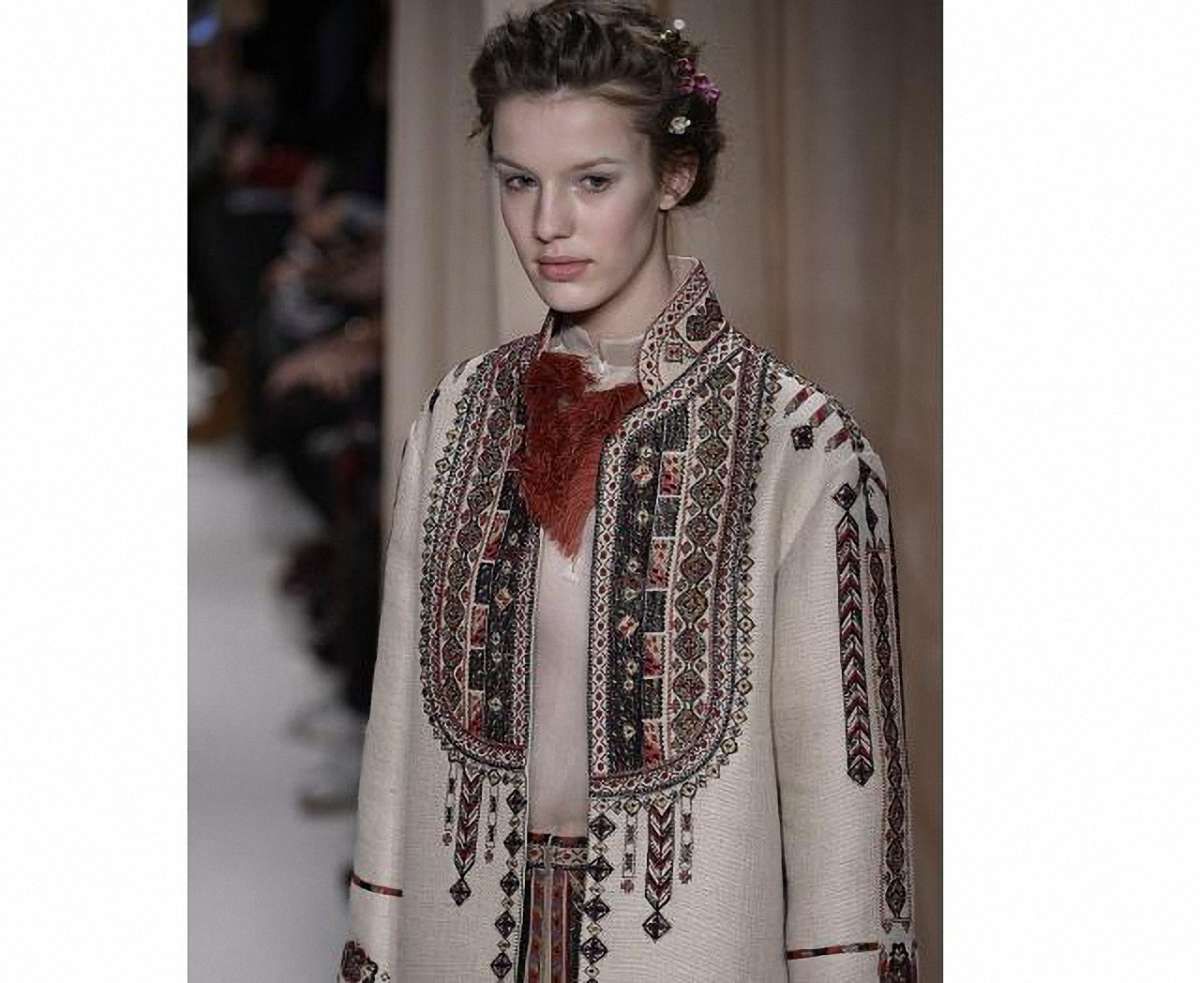Valentino показав вишиванки на Тижні моди у Парижі 