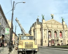 Історичні ліхтарі на проспект Свободи повернуть наприкінці року