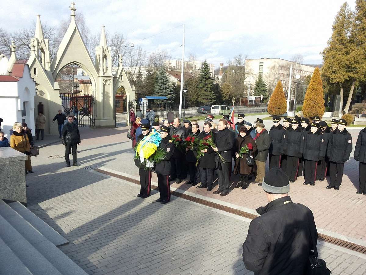 У Львові вшанували пам'ять Героїв Крут