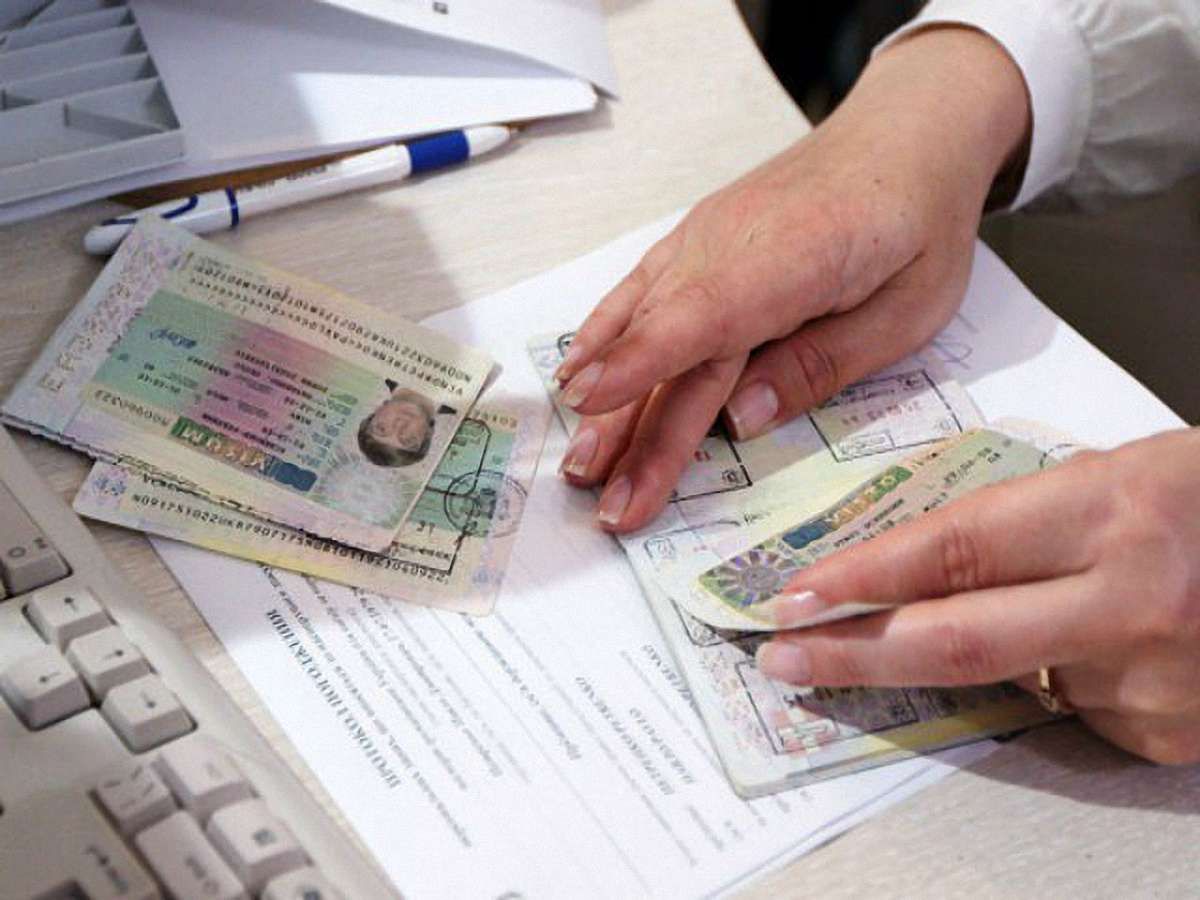 Генконсульство Польщі почало приймати біометричні паспорти