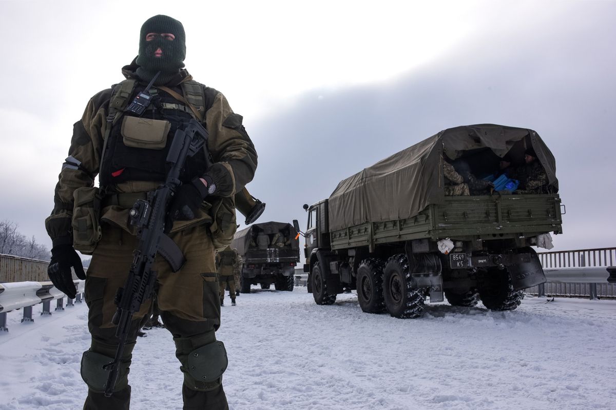За минулу добу з Дебальцевого евакуювали тисячу осіб, - Яценюк
