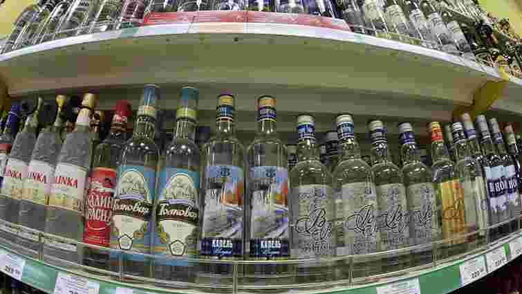 Ціни на алкоголь в Росії знизилися майже на 16%