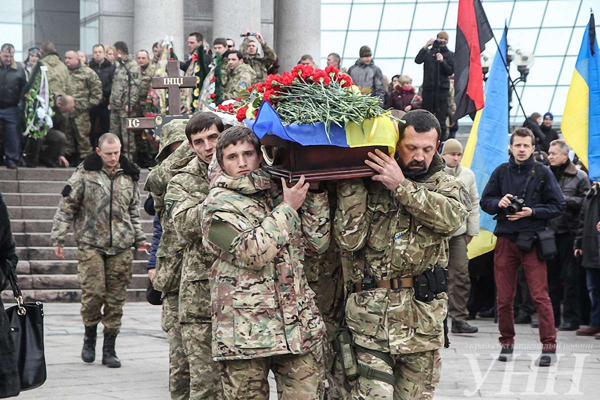 Сьогодні на Майдані Незалежності прощались із загиблими бійцями «Айдару» і «Азову»