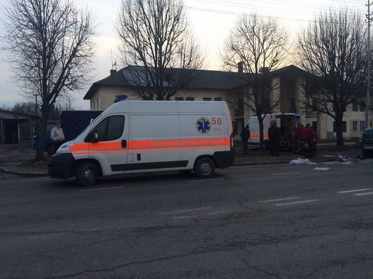 У Львові на пішохідному переході вантажівка збила двох людей