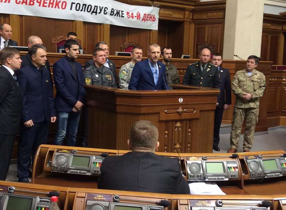 Комбати у Верховній Раді відхрестилися від військових, які пікетували АПУ