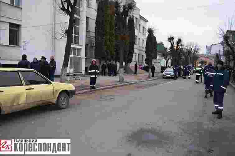 В Івано-Франківську біля пологового будинку стався вибух, загинув підривник