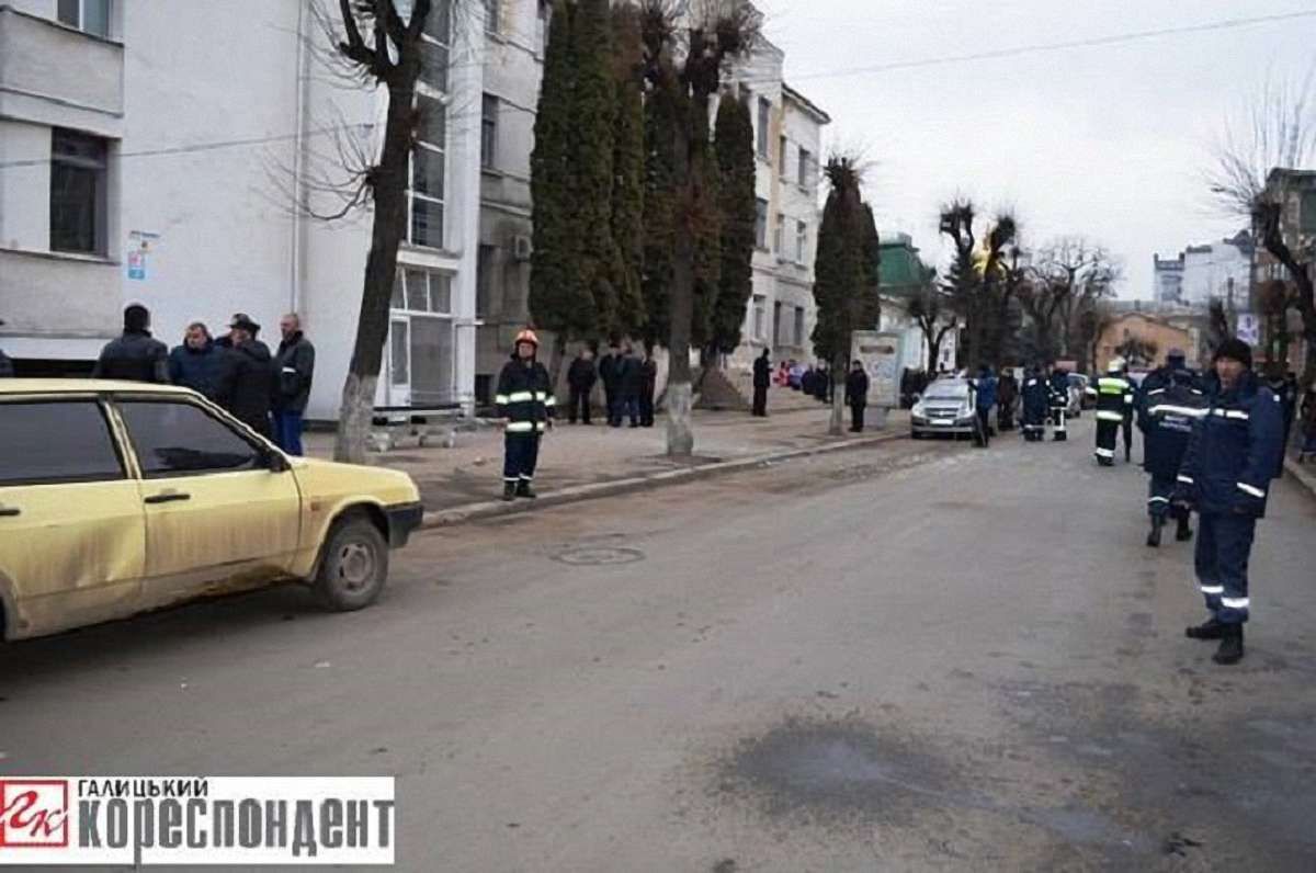 В Івано-Франківську біля пологового будинку стався вибух, загинув підривник