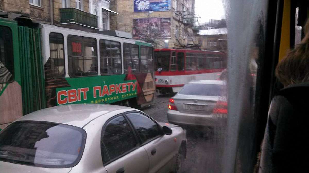 У Львові внаслідок наїзду пішохід отримав травми голови