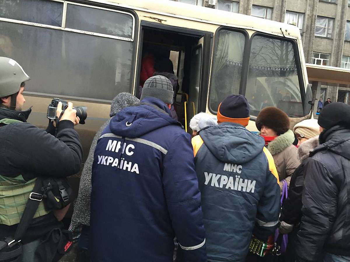 З Дебальцевого сьогодні евакуювали 600 людей