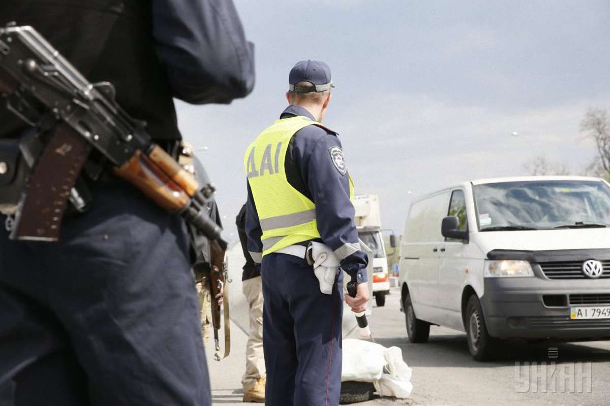 На Львівщині повістки вручають на дорозі з допомогою працівників ДАІ