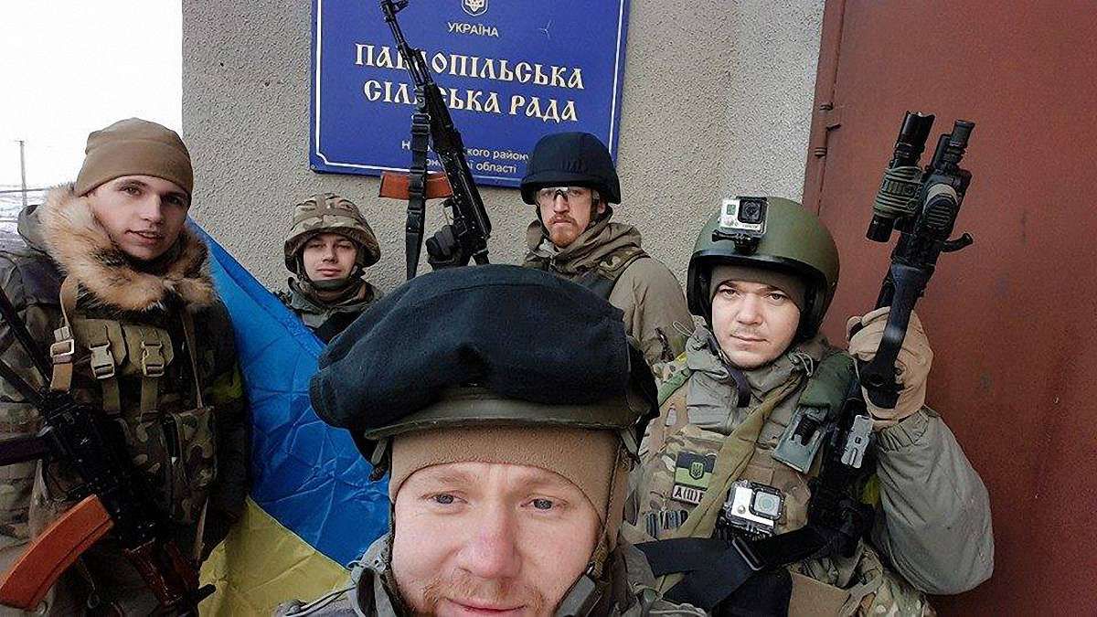 Бійці полку «Азов» визволили Павлопіль і починають штурм селища Октябр