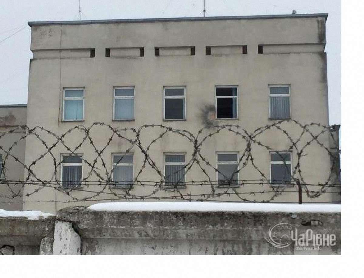 У Рівному обстріляли будівлю військкомату