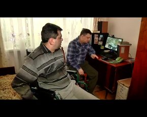 Для братів-інвалідів у львівській багатоповерхівці встановили підйомник