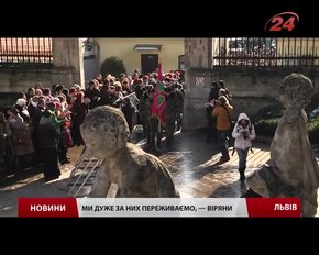 У Львові тисячі вірян зі сльозами зустріли прикордонників із зони АТО