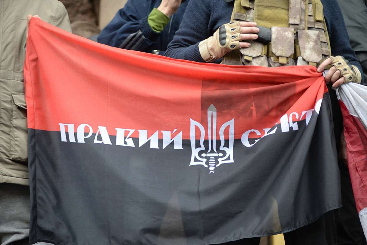 У Росії заборонили нейтрально писати про «Правий сектор»