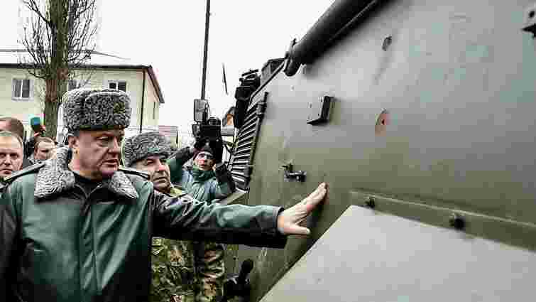 РФ концентрує на кордоні техніку, яка в будь-який момент може вторгнутися в Україну, – Порошенко