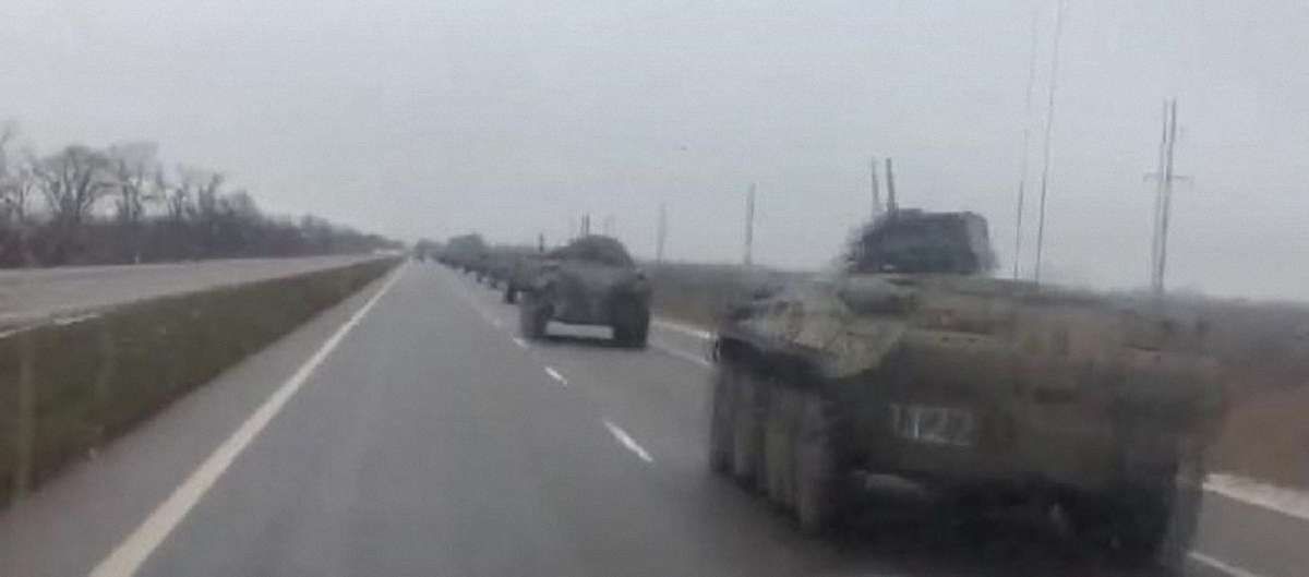 Росія з Криму підігнала до Херсонщини бронетехніку (відео)