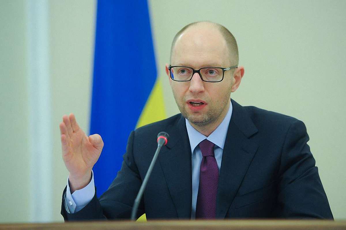 Уряд звільнить ще 50 тис. чиновників, - Яценюк