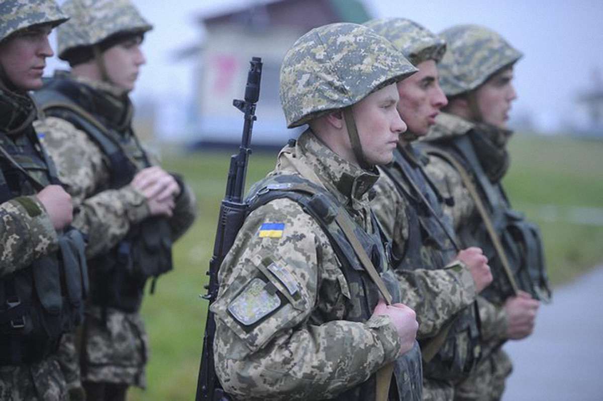 Експерти пояснили, що означає введення воєнного стану у країні