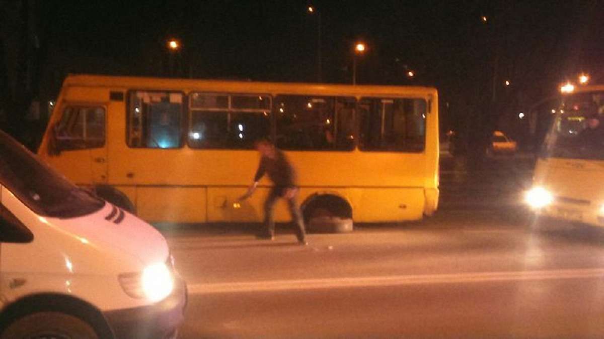 У львівської маршрутки на ходу відлетіло два колеса