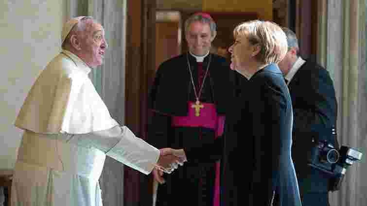 Ангела Меркель поговорила з Папою Римським про ситуацію в Україні