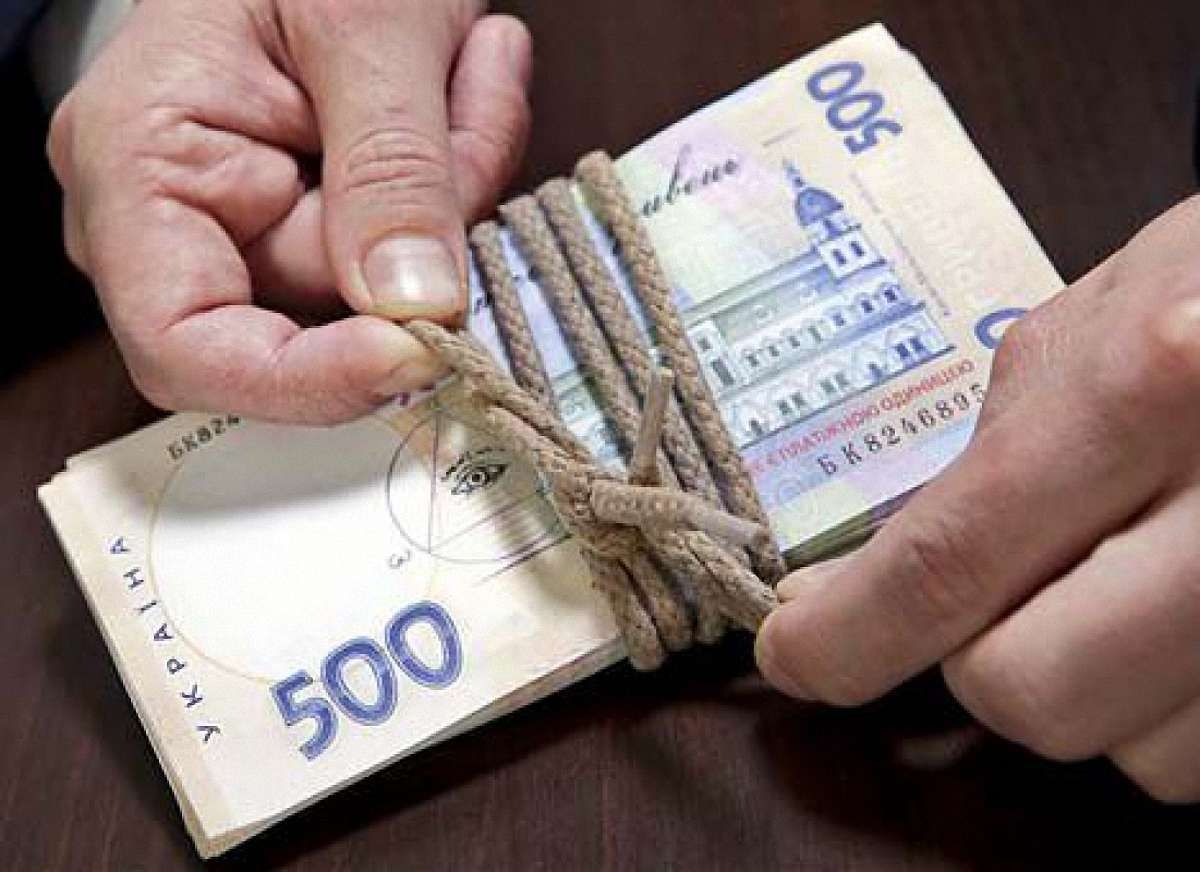 НБУ заборонив видавати гривневі кредити для купівлі валюти