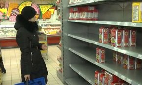 У львівських супермаркетах – напівпорожні полиці