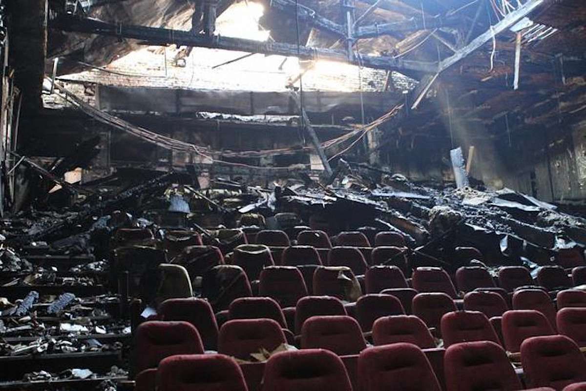 Активісти наполягають на дорозслідуванні підпалу кінотеатру «Жовтень»