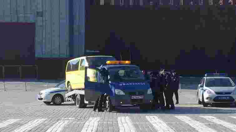 Синьо-жовта автодефіляда на Красній площі