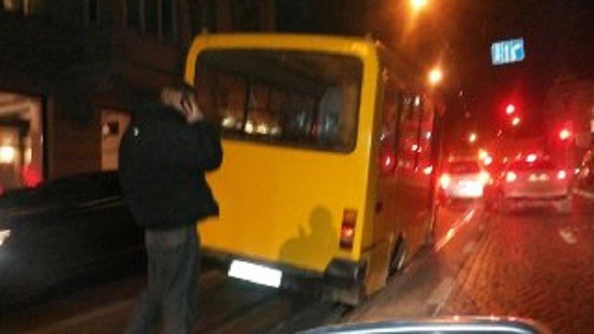 Львівська маршрутка на ходу знову загубила колесо