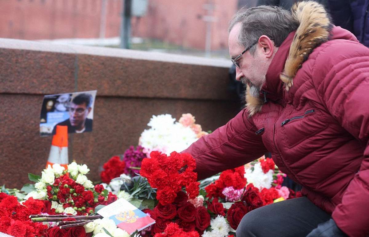 Бориса Нємцова поховають у Москві