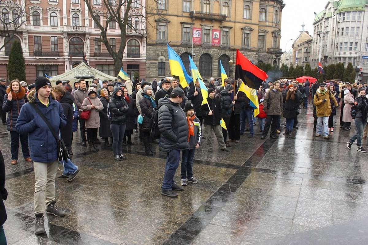Львів'яни провели акцію підтримки Савченко та написали їй листи