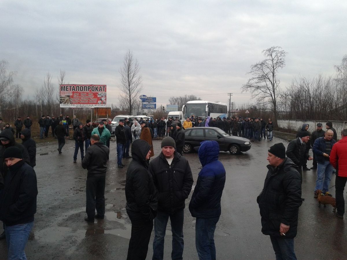 У Червонограді шахтарі заблокували дорогу, вимагаючи виплати зарплати