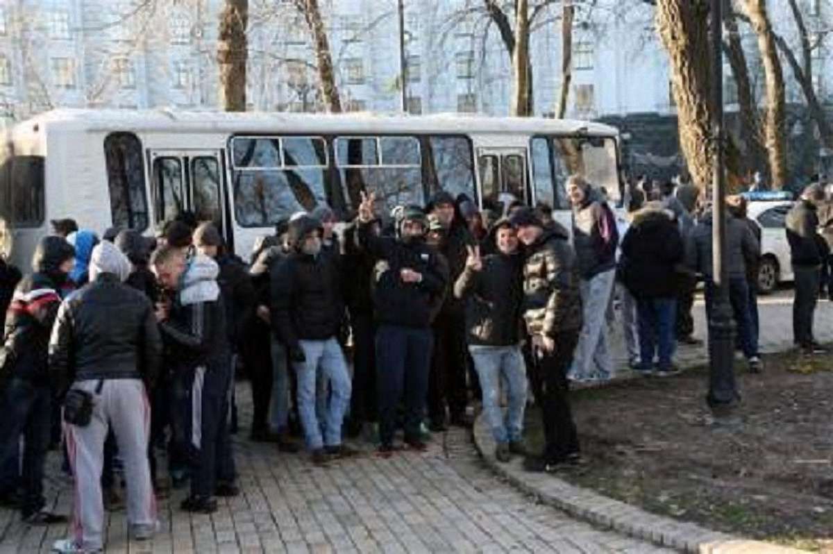 Правоохоронці затримали екс-керівників Дніпропетровщини, котрі організовували банди «тітушок»