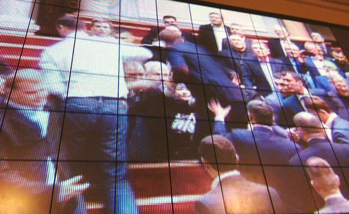 Гройсман закрив вечірнє засідання Верховної Ради, так і не розпочавши його