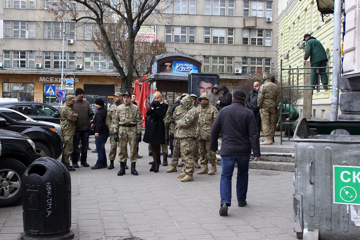 Активісти «Правого сектору» у масках зірвали прес-конференцію своїх екс-керівників