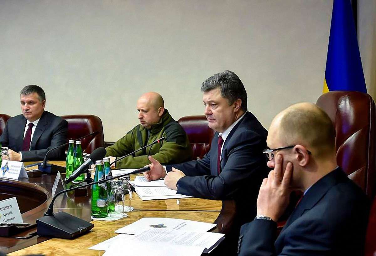 Порошенко доручив оприлюднити матеріали про операцію у Дебальцевому