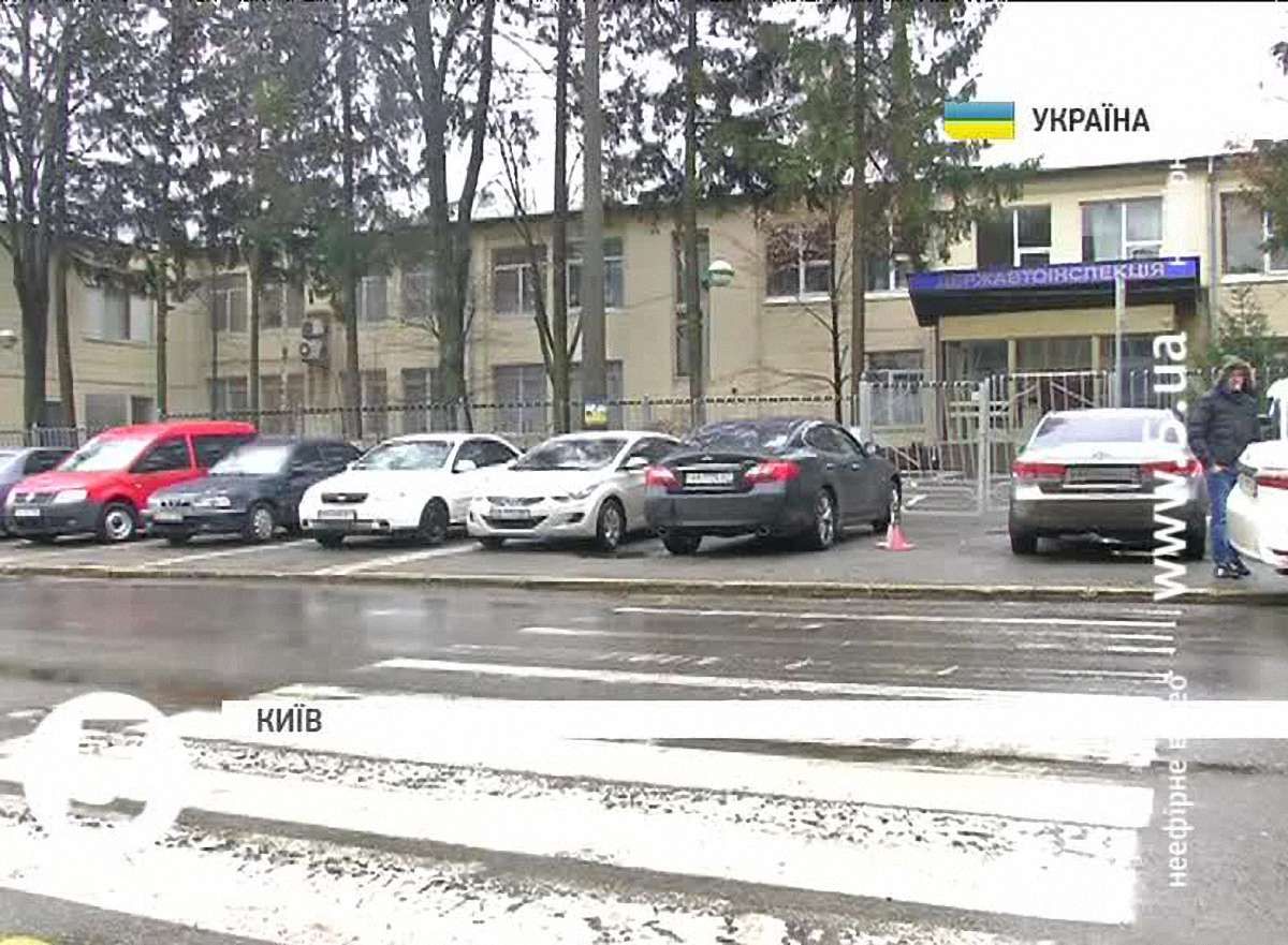 Прокуратура 8 годин обшукувала київське управління ДАІ
