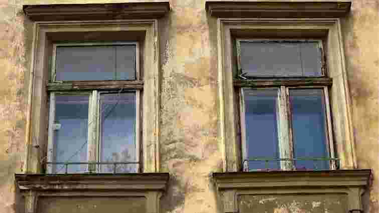 Львів’ян закликають реставрувати вікна в старих будинках, а не міняти їх на пластикові