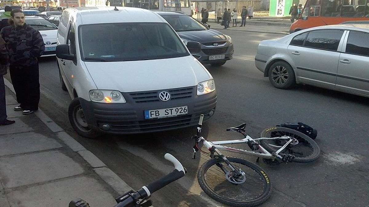 Львівський велосипедист, якого побив водій, отримав струс мозку