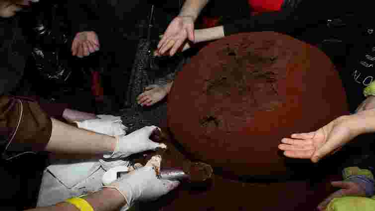У Львові на Святі шоколаду розділили 47-кілограмовий шоколадний трюфель
