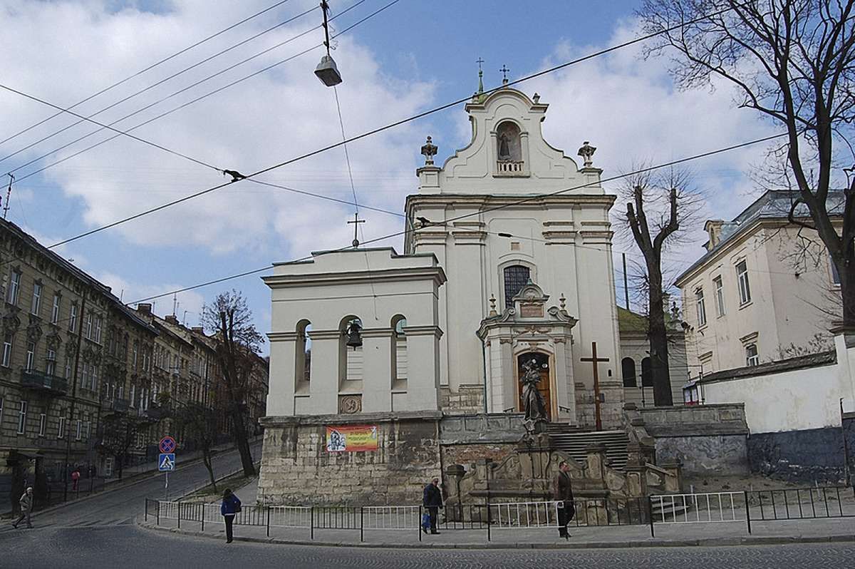 Унаслідок пожежі у костелі святого Антонія постраждали двоє львів'ян