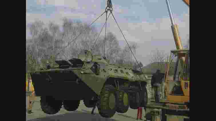Бориславські волонтери відремонтують бронетранспортер для львівських десантників