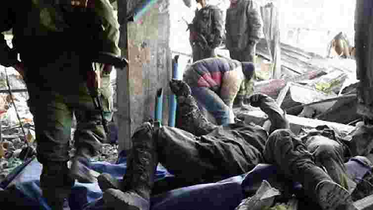 ДНР використовує полонених для пошуку тіл загиблих у донецькому аеропорту