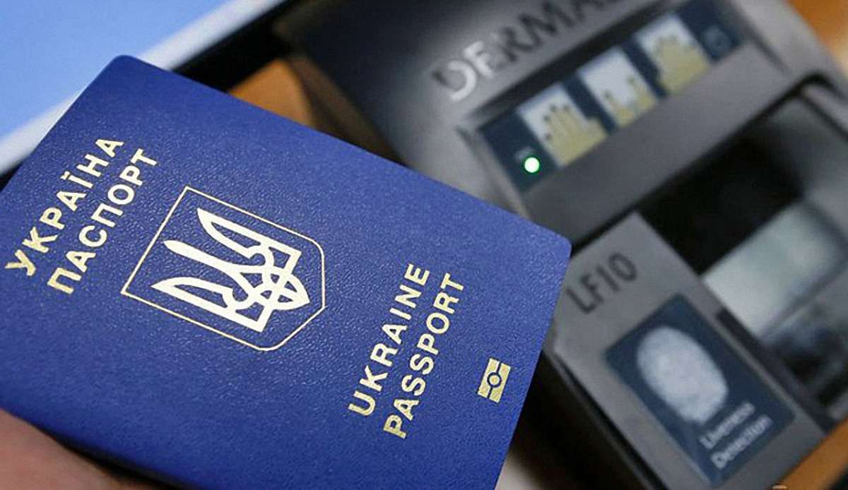 У посольствах перестали оформляти біометричні паспорти