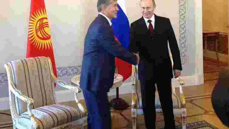 Путін з’явився в Петербурзі на зустріч з президентом Киргизстану