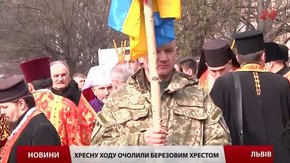 У Львові кілька десятків тисяч вірян пройшли хресною ходою із символічним хрестом