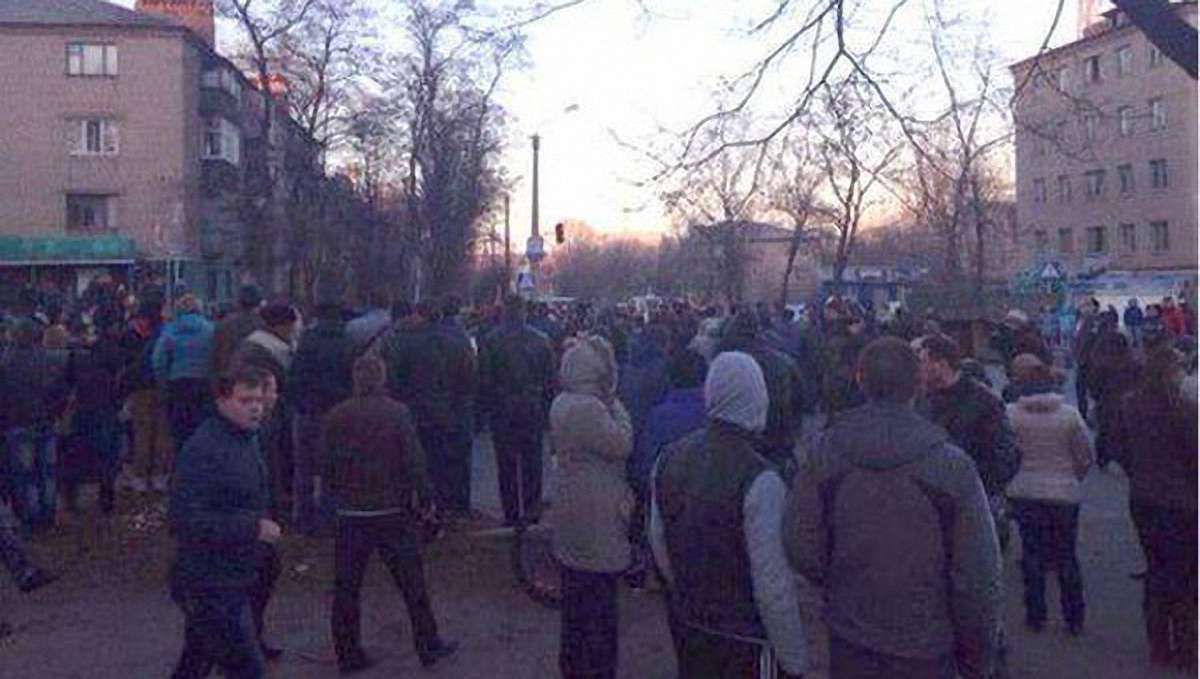 У Костянтинівці виникли масові заворушення біля гуртожитку бійців АТО